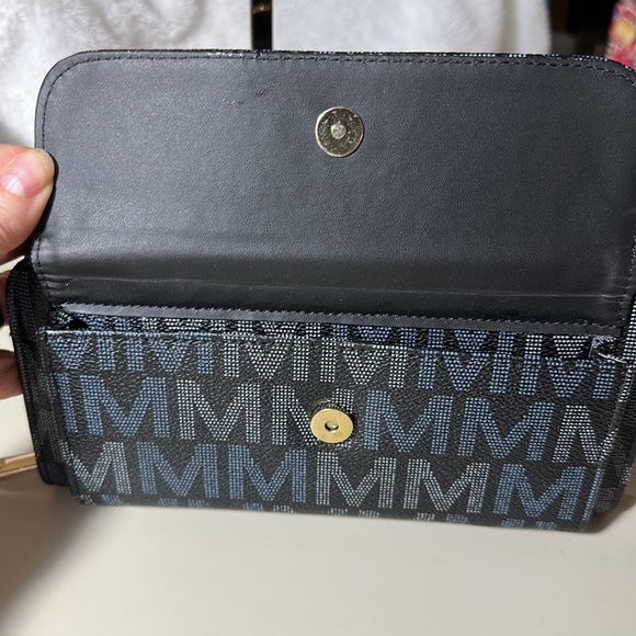 Mia K Wallet with Gold Tone Handles - Picture 3 of 7
